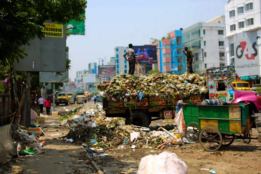 pelanggaran pembakaran sampah sembarangan